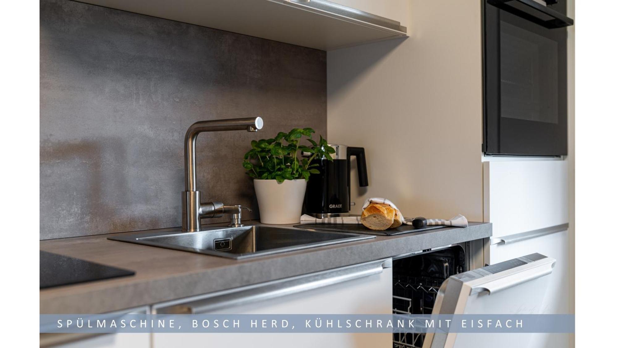 נורטהיים Apartment Leinetal - Bester Schlafkomfort In Hochwertiger Hotelbettwaesche, 3 Zimmer - Grosse Kueche, Duschbad & Parkplatz מראה חיצוני תמונה